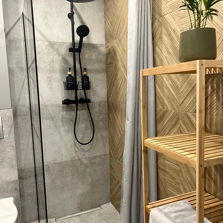 4 Pietro Διαμέρισμα *